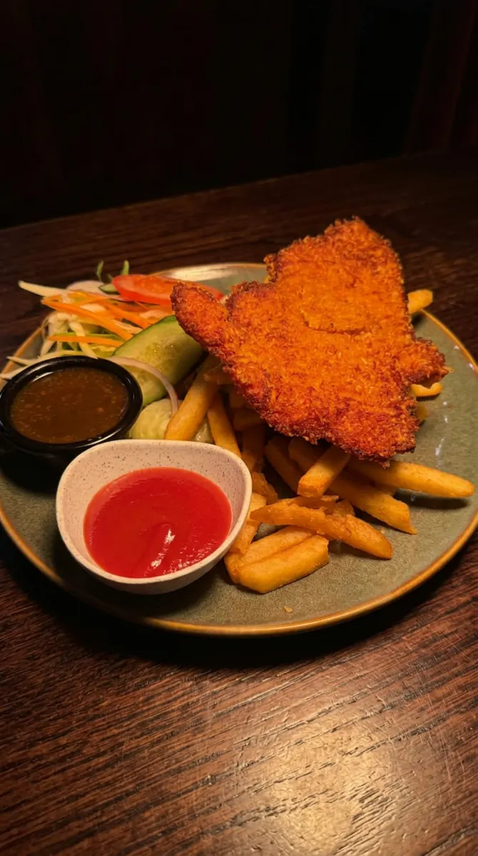 Chicken schnitzel with chips